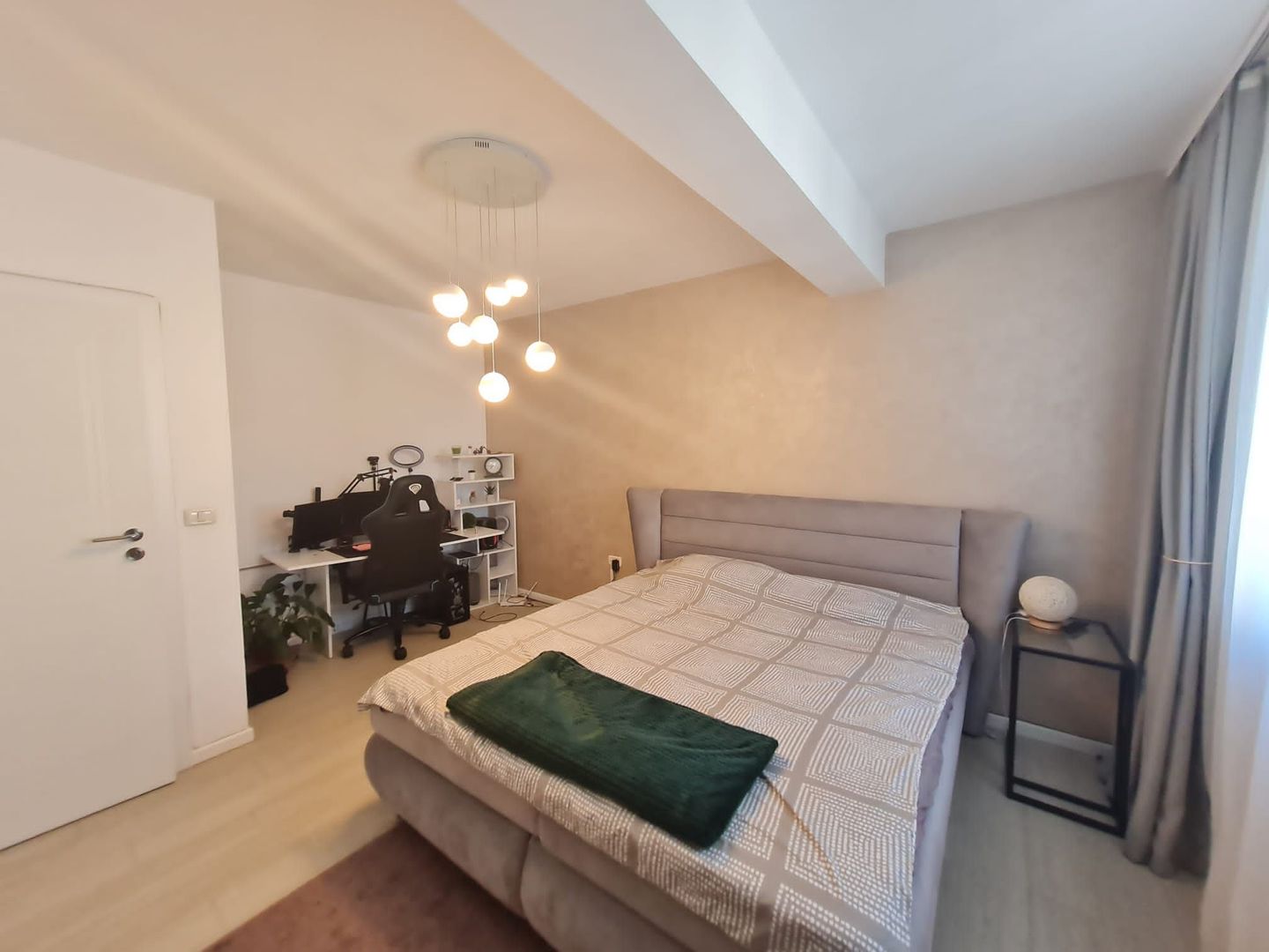 Duplex minimalist cu piscina - Poză 23