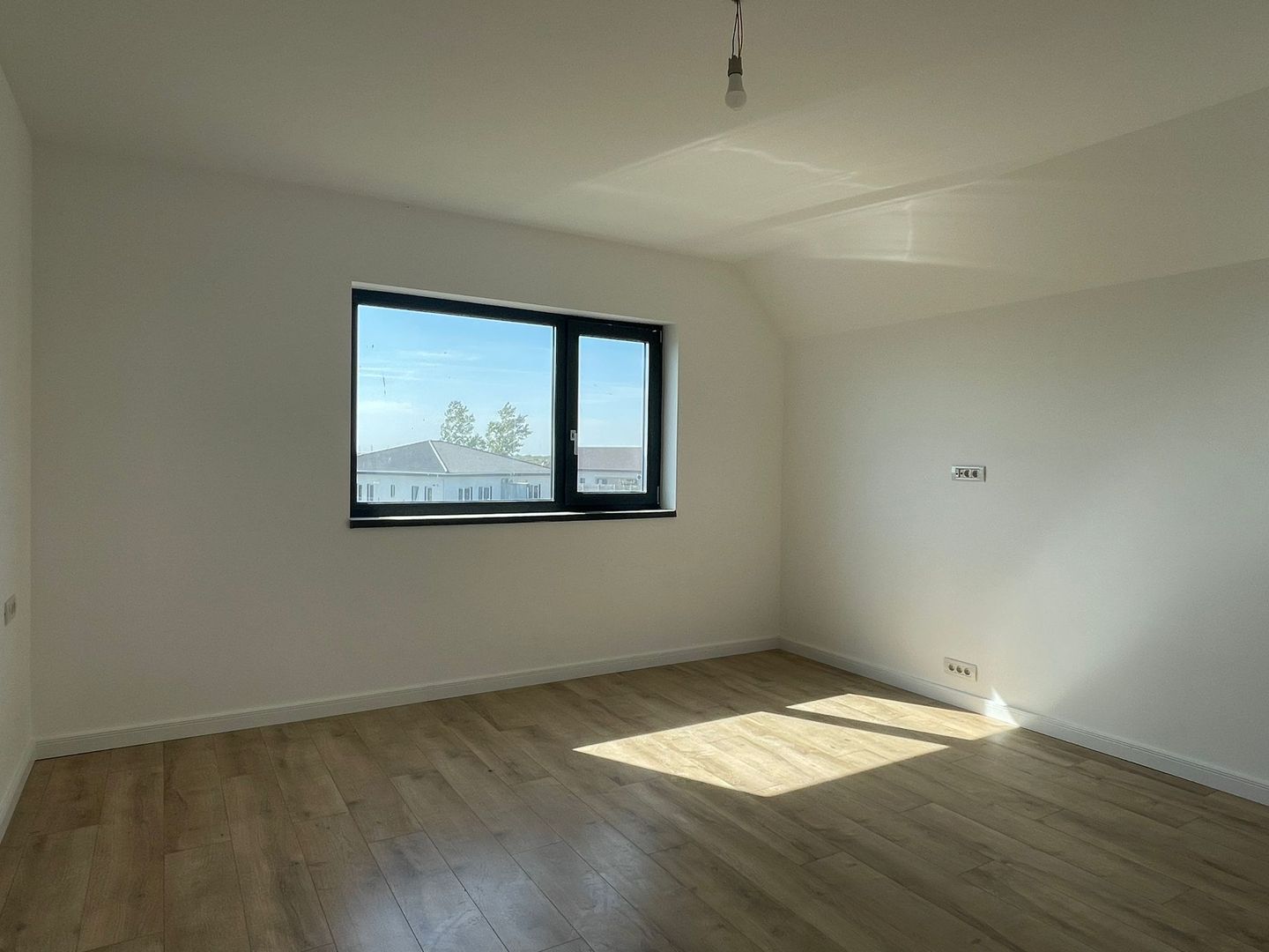 Duplex cu arhitectura deosebita - Mosnita Noua - Poză 6