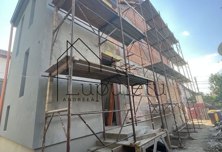 Proprietate unică D+P+E+M, Complet Renovată în 2025 | V.Aaron | - Poză 1