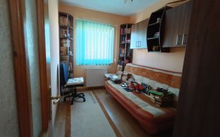 Apartament de vanzare cu 3 camere, decomandat -55 mp. balcon, pivnita - Poză 4