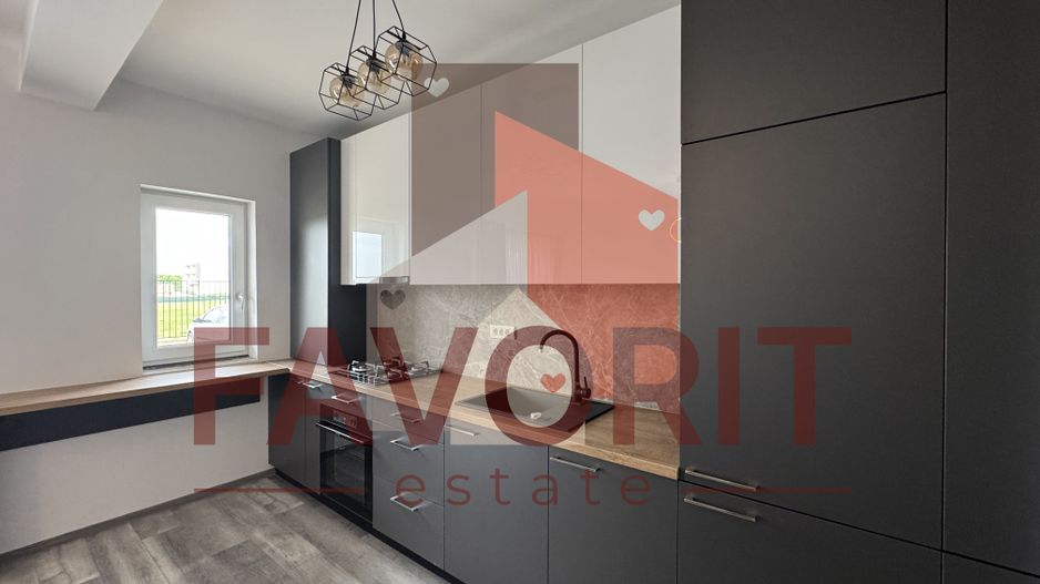 Mobilat si utilat. 2 locuri de parcare. Curte privata in CF - Poză 1