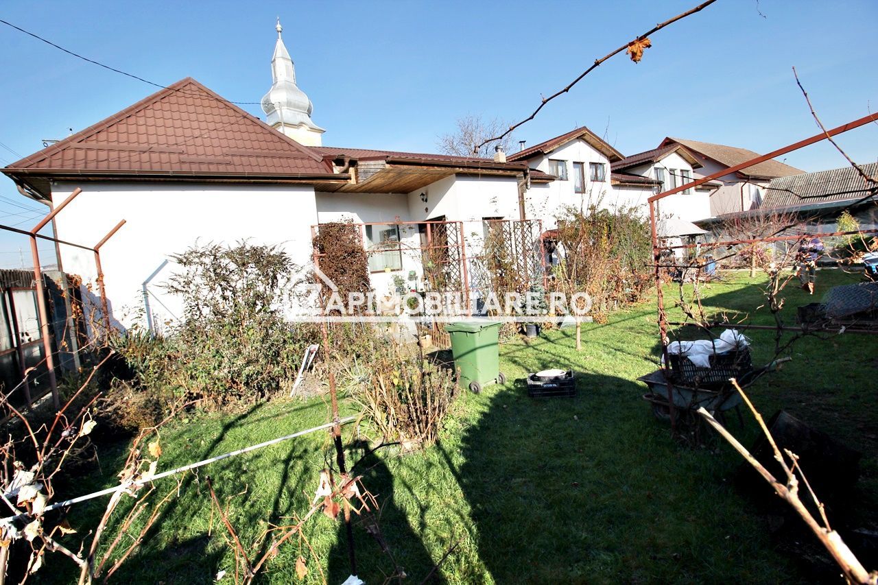 Casa 8 camere,4 bai,482mp,1.100mp teren,2 garaje,0% comision - Poză 23