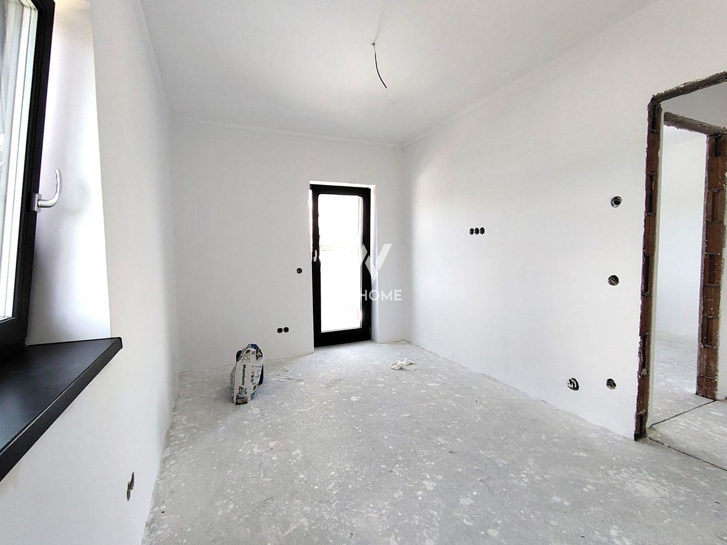 Casa Sibiu -  4 camere, 2 bai, curte - Poză 16