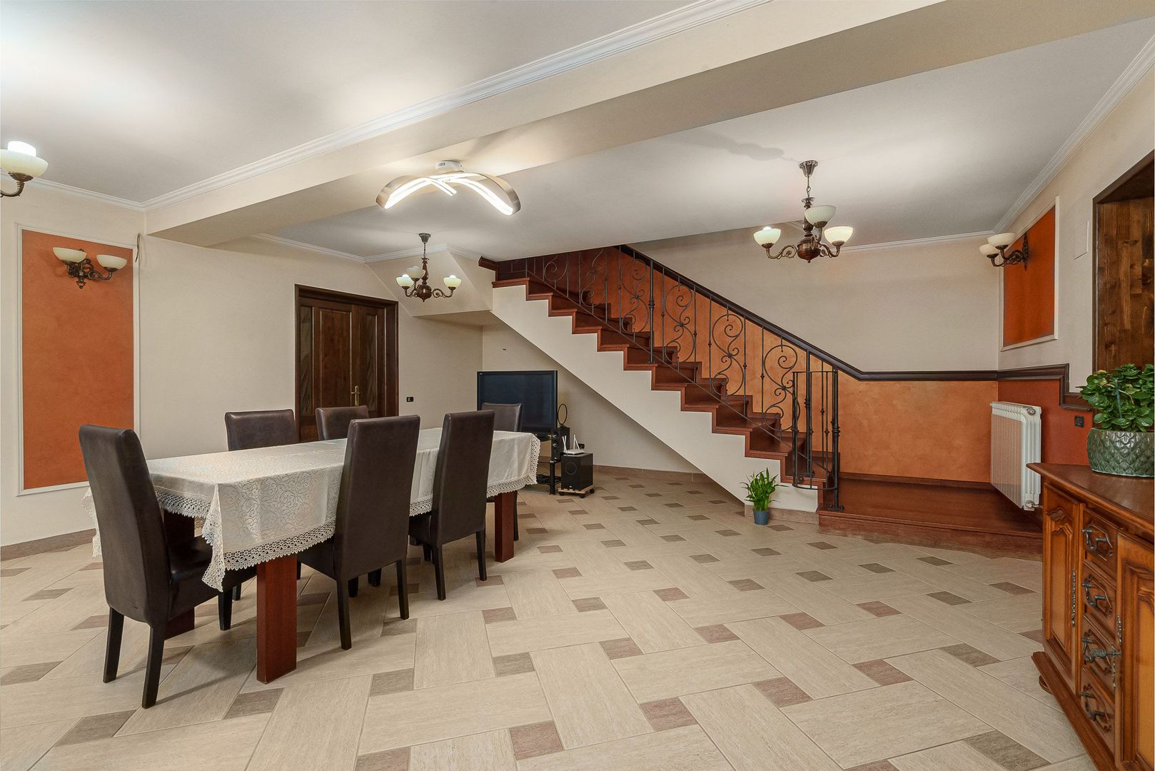 RAHOVA Salaj Vila 2007 S+P+1+M calitate superioara 370 mp - Poză 17