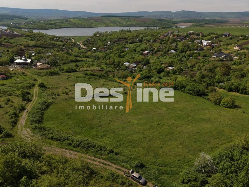 Teren intravilan cu acces dublu 462 mp Ciurbesti - Poză 1