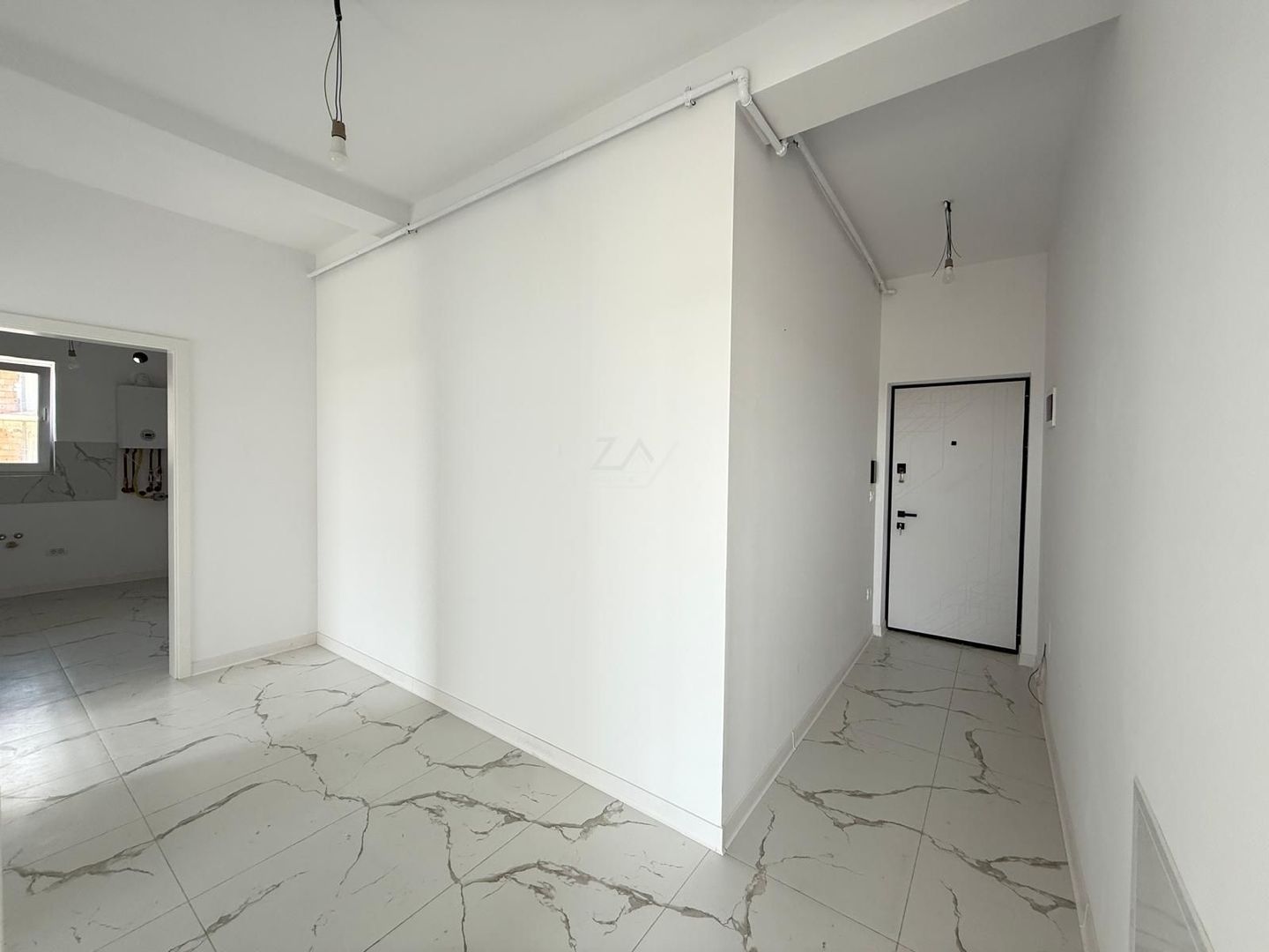 Bloc FINALIZAT la asfalt. Decomandat. - Poză 11