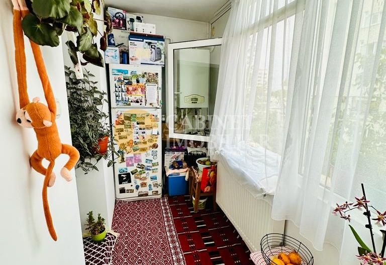 Apartament cu 3 Camere decomandat - Zona Rond Vechi - Bloc 1984 - Poză 1