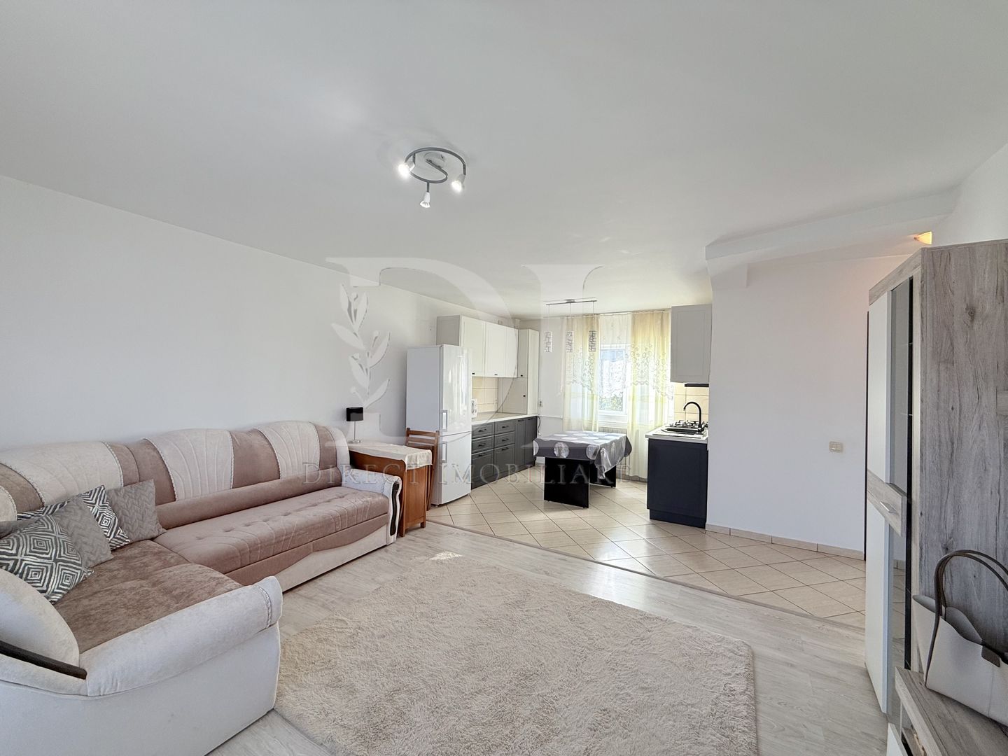 Apartament la cheie / două parcări  / Zona Terra - Poză 2