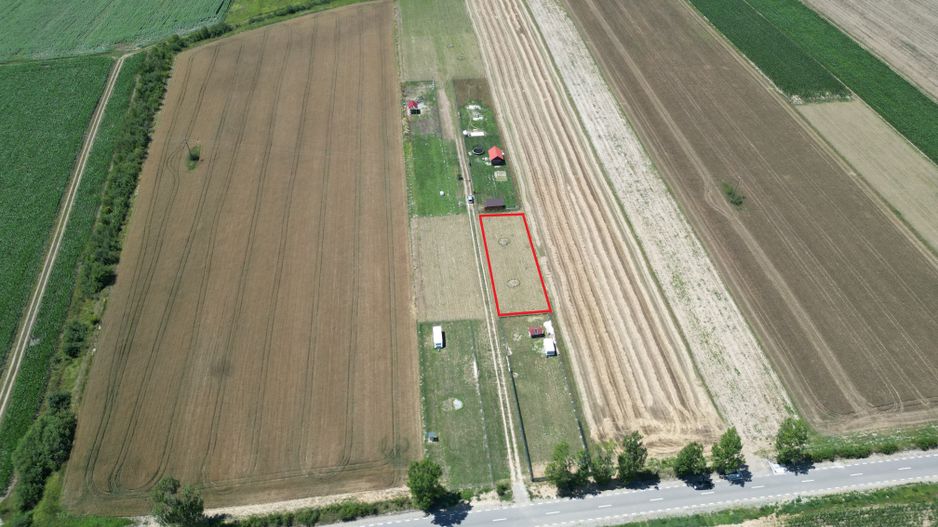 Teren intravilan 710 M²  împrejmuit com. Reci Covasna - Poză 3