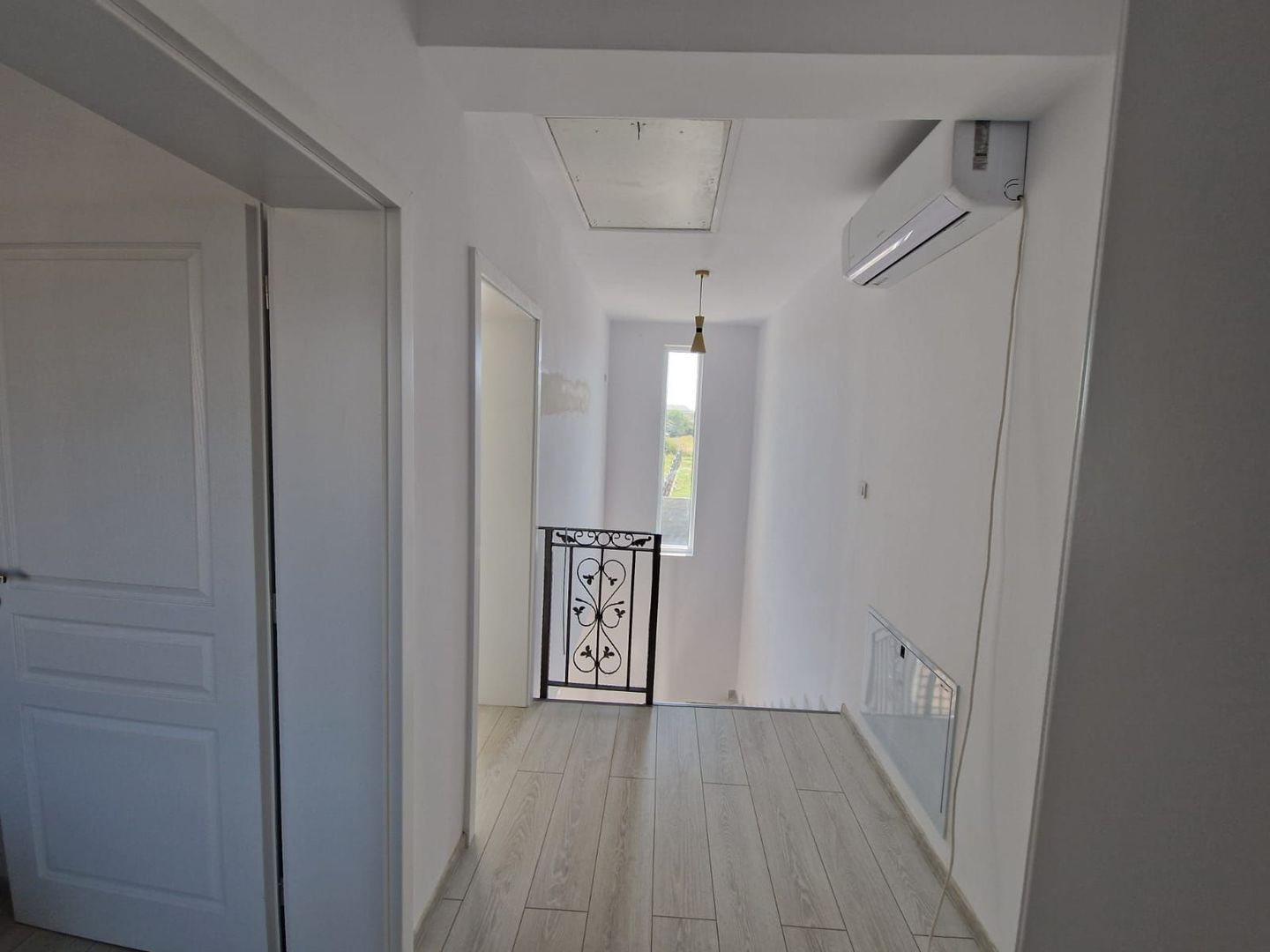 Calea Urseni – Giroc | Casă insiruita P+1 | Mobilată complet | 2 parcări - Poză 16