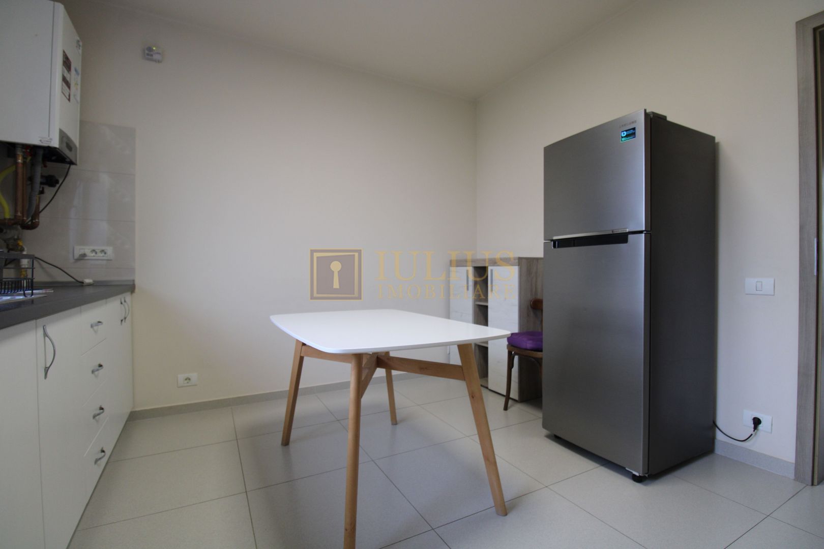 Casa Giroc, 4 camere, 2 bai, curte interioara. - Poză 5