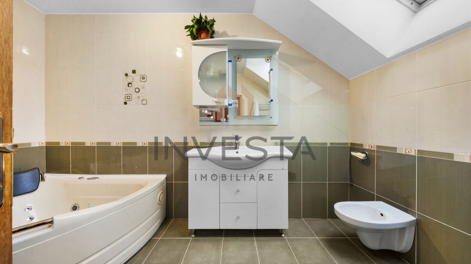 Casa individuala cu 7 camere, 260 mp, teren 900 mp, front 19m, Europa - Poză 12