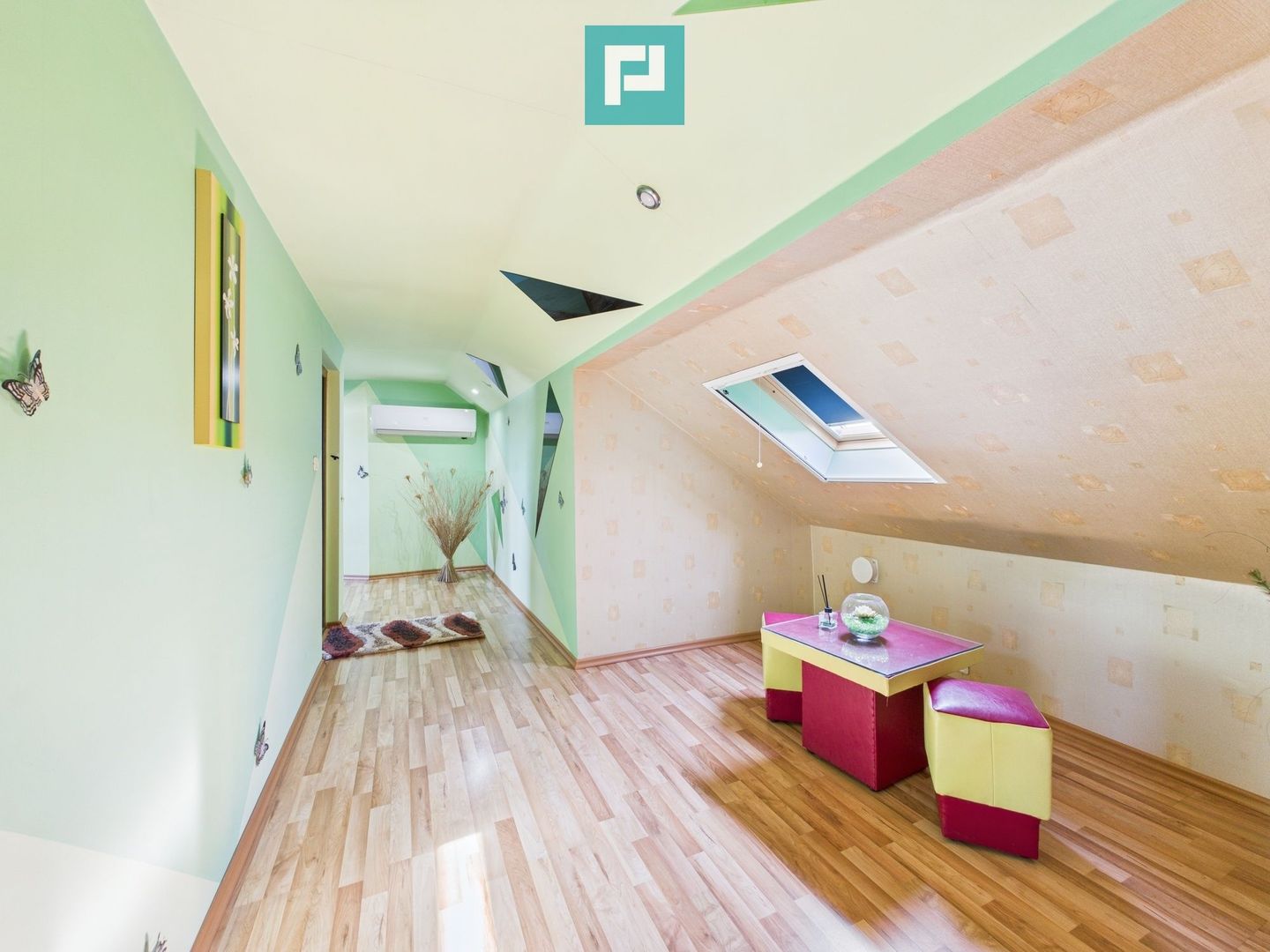Casa cu potential multiplu in Curtici - Poză 10