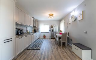 Casă/Vilă modernă de vânzare la intrare în Bogdan Vodă, județul Bacău. - Poză 33