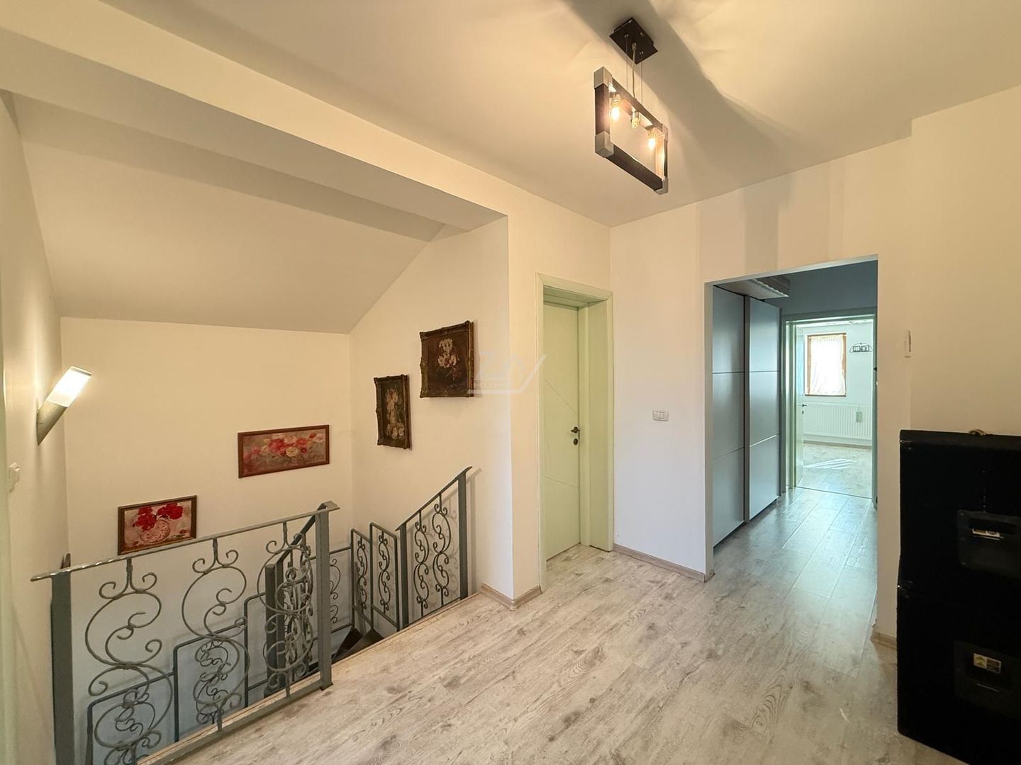 Pozitie excelenta - Unitatea Militara. Casa individuala. 4 dormitoare, 3 bai. - Poză 18