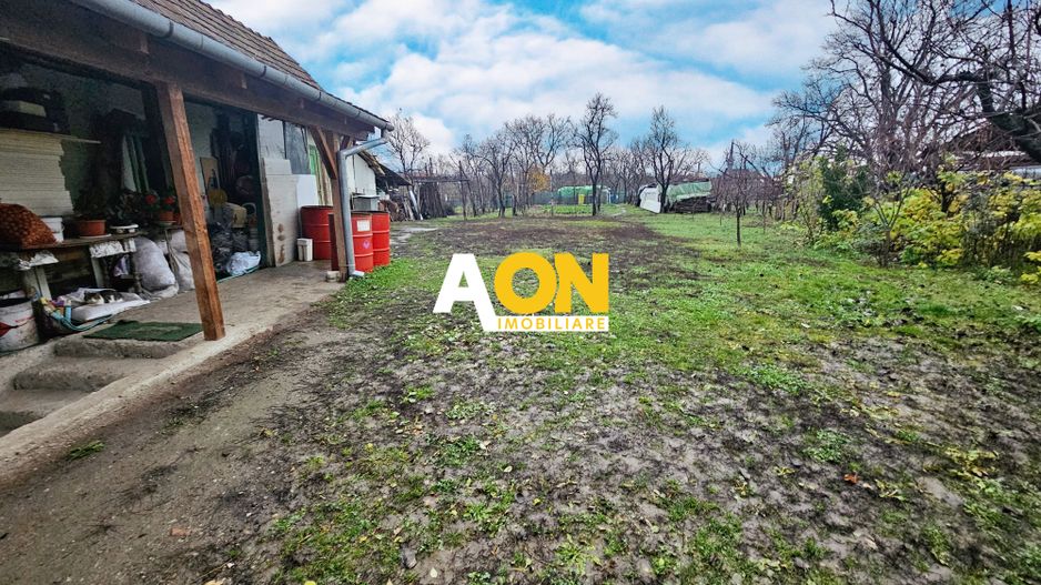 Casa cu doua corpuri, 5 camere, 1580 mp teren, Dealul Furcilor - Poză 2