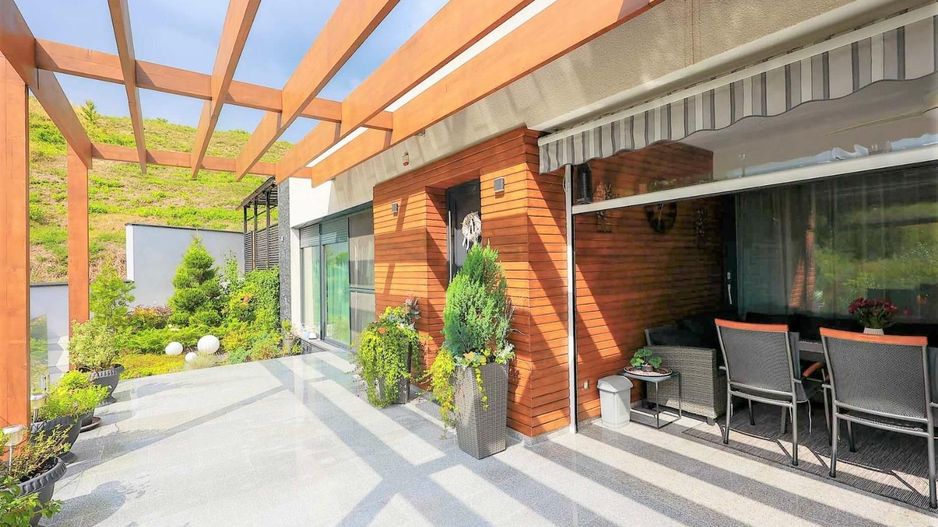 Vilă cu piscină, design mediteraneean. 410.000 E (neg, comision 0) - Poză 2