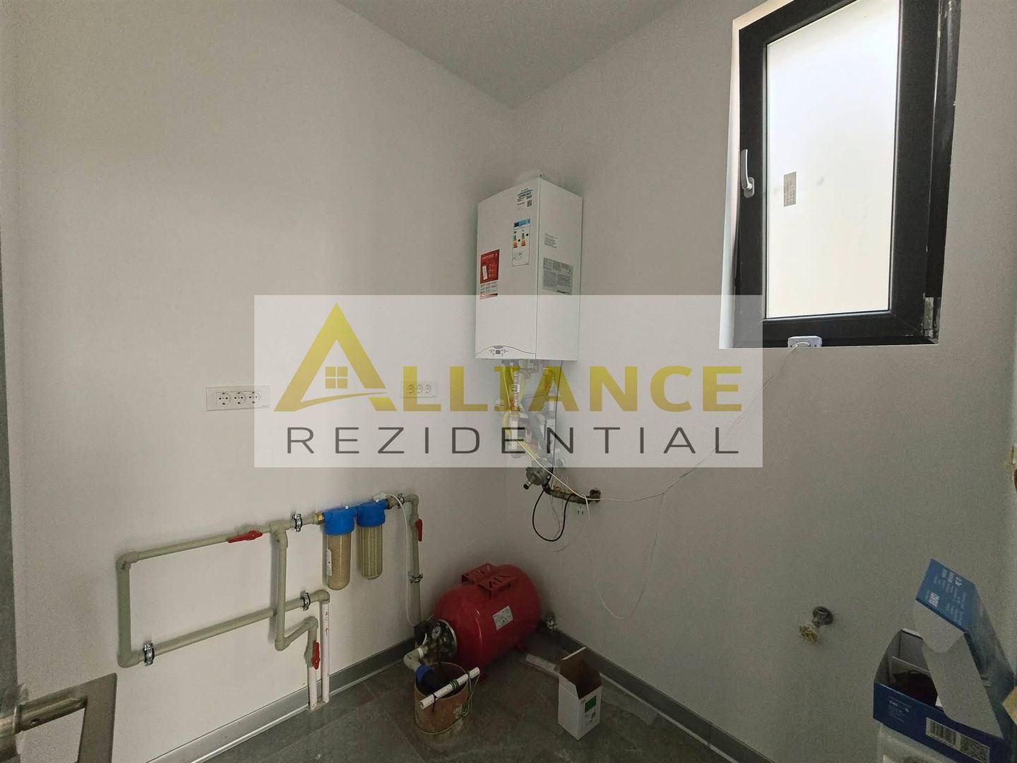 Casa - 444mp teren - 4 camere- cartierul nou -154.990 euro - Poză 6