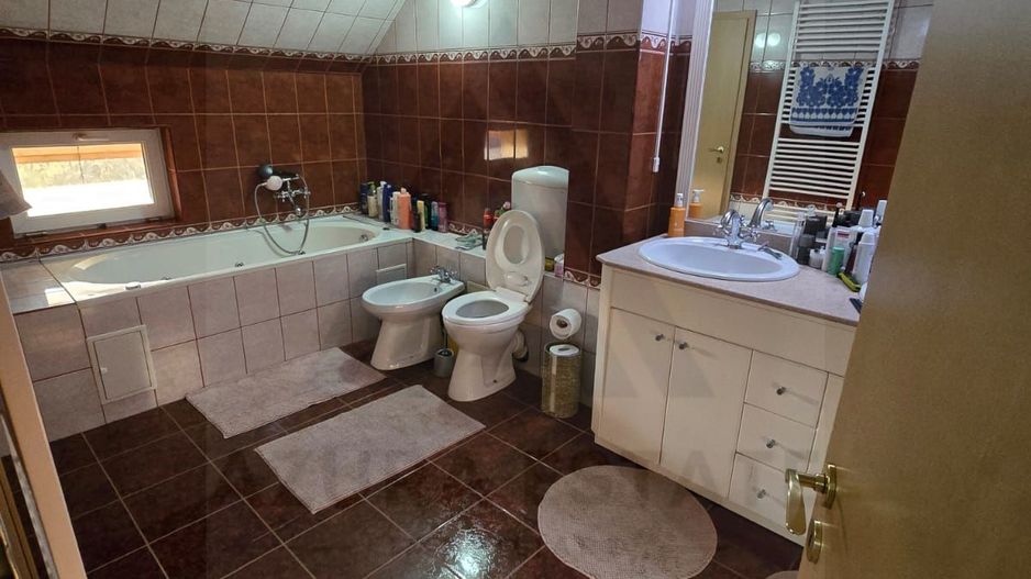 Casa moderna 8 camere pretabil locuinta sau investitie in Selimbar - Poză 11