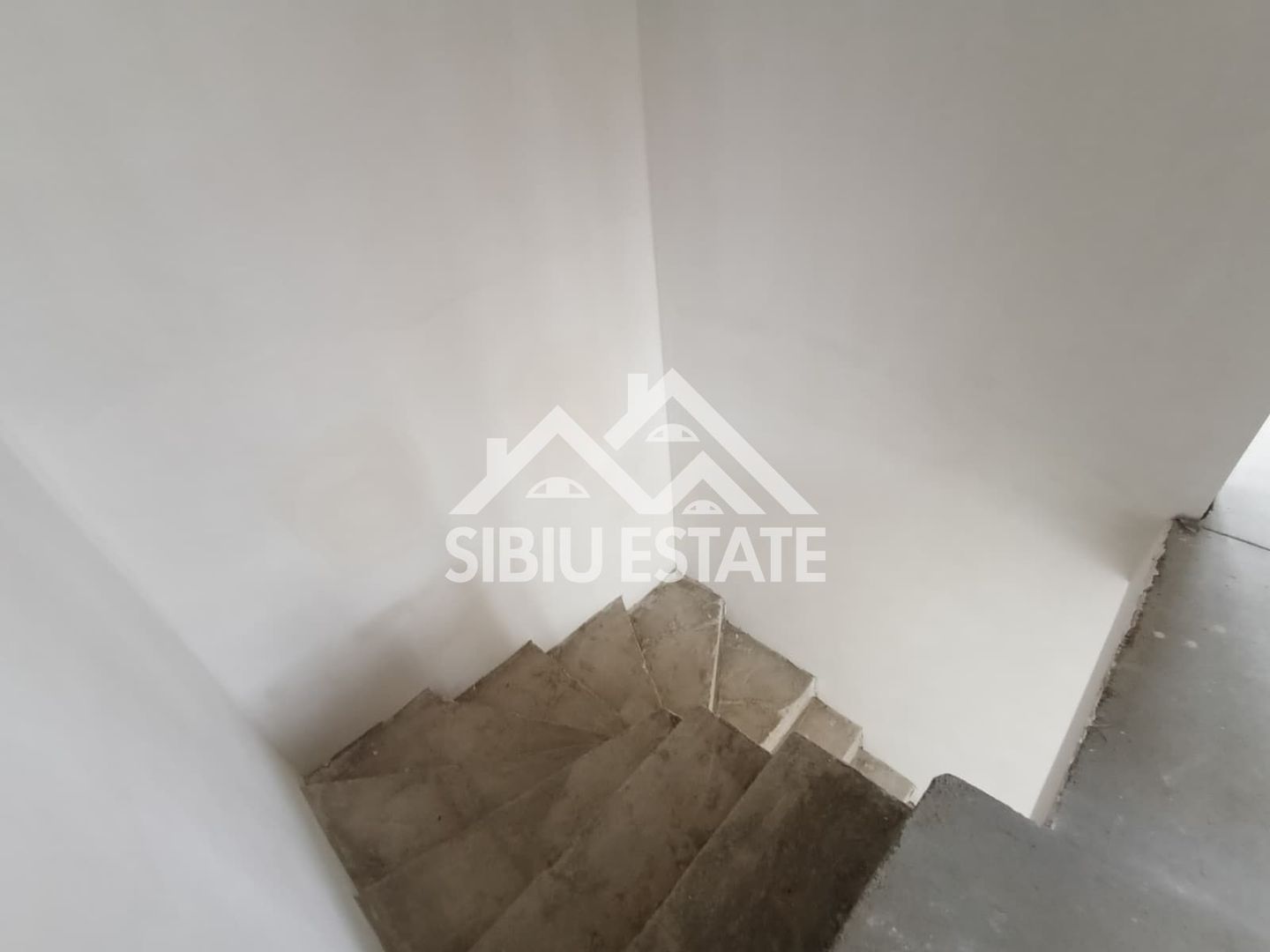 Casa tip duplex  5 camere, teren 400 mp, Selimbar acces usor - Poză 18