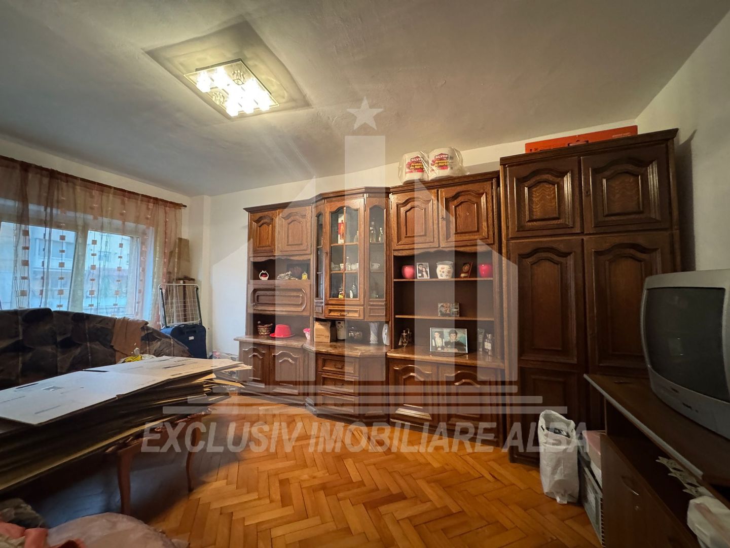Apartament cu 3 camere decomandate, Cetate - etaj 1 - Poză 2