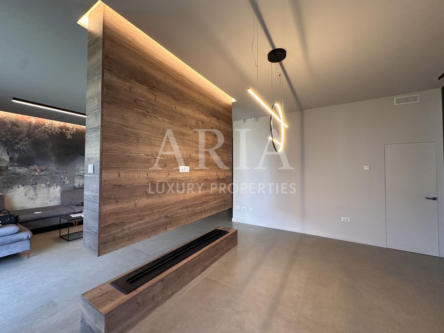 SMART VILLA - POOL - LUXURY GATED COMMUNITY - NEAR THE FOREST - Poză 2