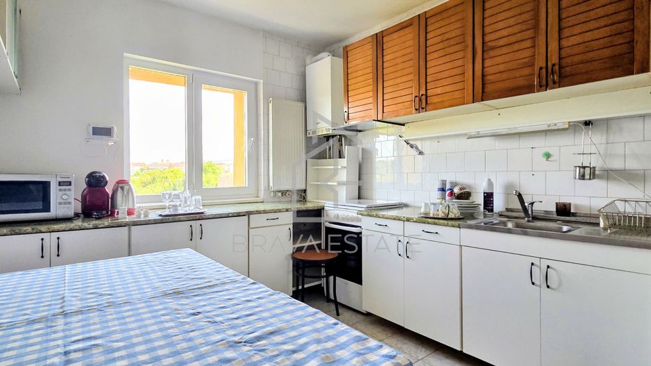 Apartament 3 camere, 2 bai, balcon, zona UMF - Poză 10