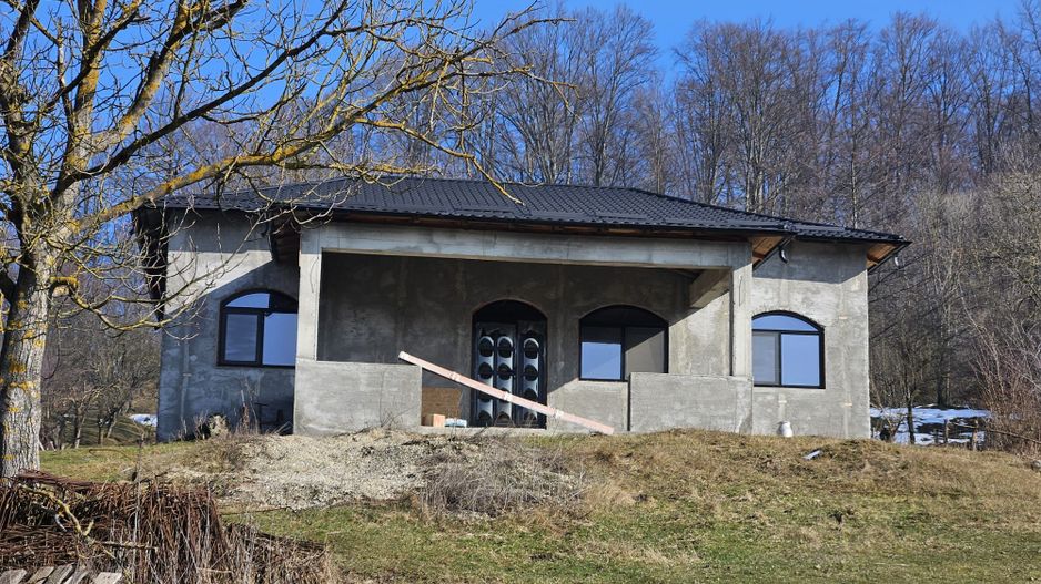 Casă pe platou, liniște și natură – Boțești, Argeș - Poză 1