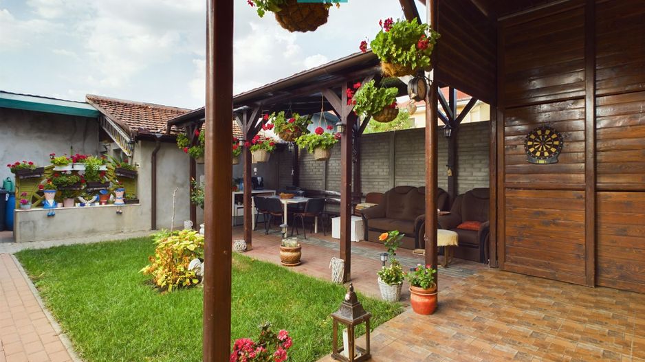 Apartament cu 3 camere la curte comună în Grădiște - Poză 12