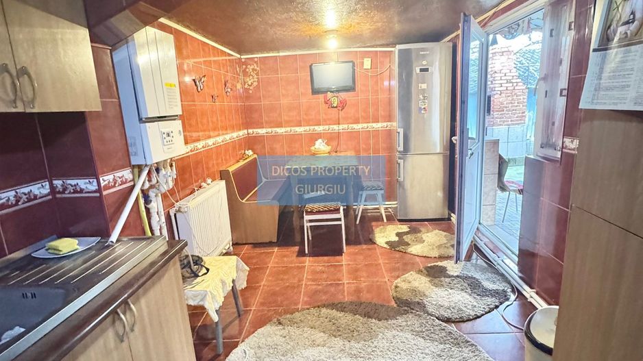 De vânzare casă cu 4 camere, garaj - Poză 15