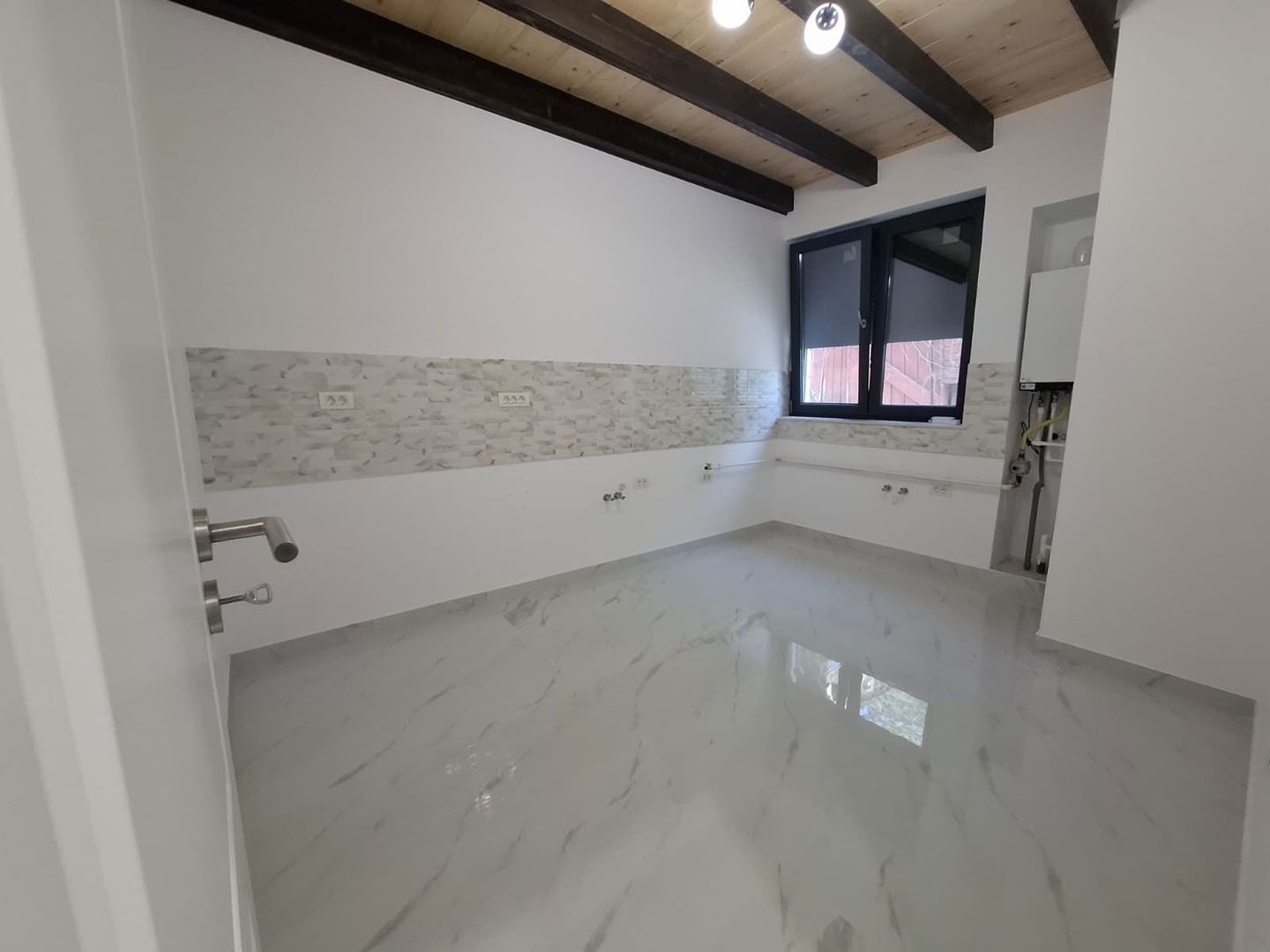 Apartament 4 Camere  in Vila , Centrala , Parcare , Totul Nou L352 - Poză 4