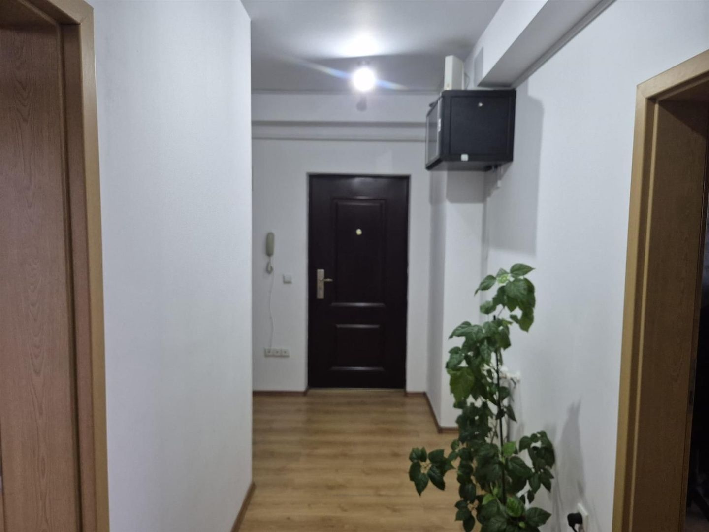 Apartament 2 camere decomandat etaj 2 Cetate 2 balcoane 62 mp. - Poză 7