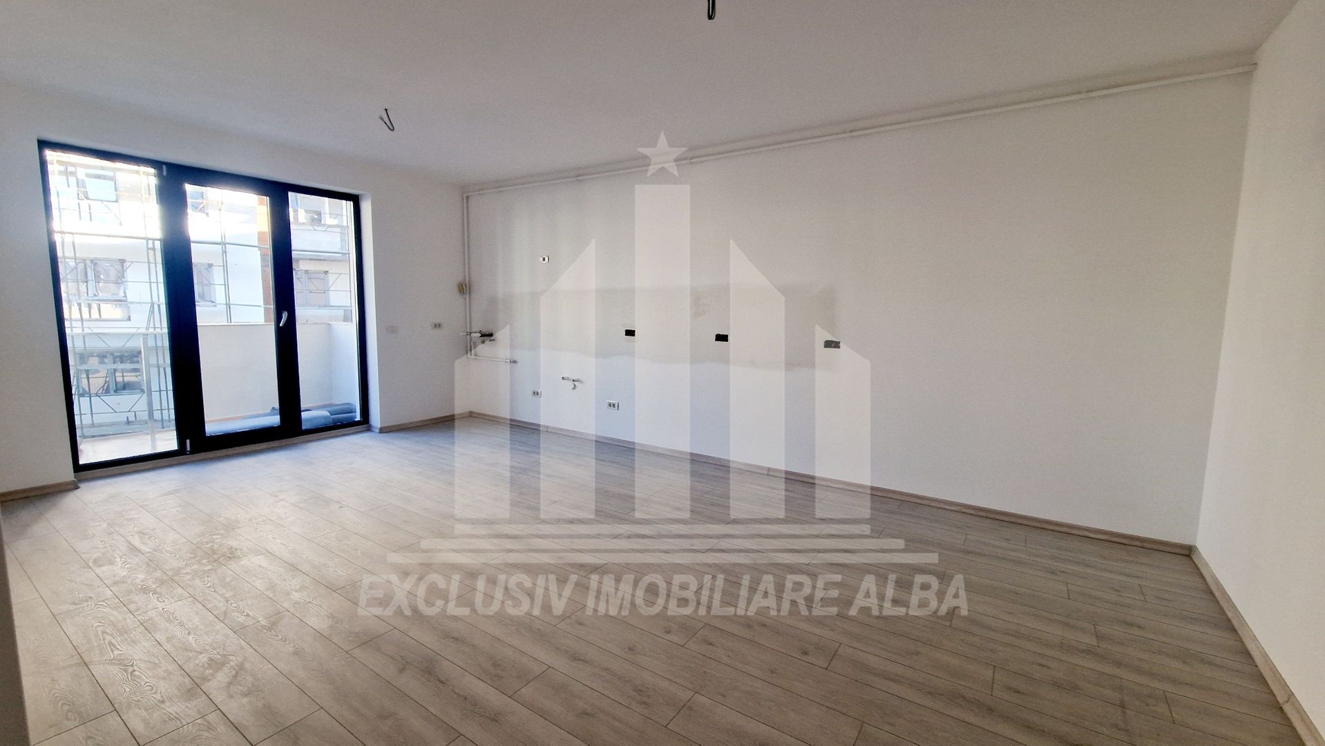 Apartament cu 3 camere de vanzare, Bloc Nou - Poză 3