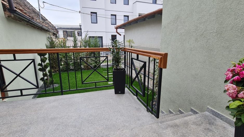 Vila spațioasă și elegantă de vânzare la intrarea în cartierul Turnișo - Poză 30