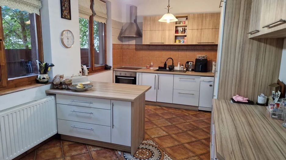 OFERIM SPRE VANZARE SAU ÎNCHIRIERE CASA ULTRA CENTRAL CU 5 CAMERE - Poză 1