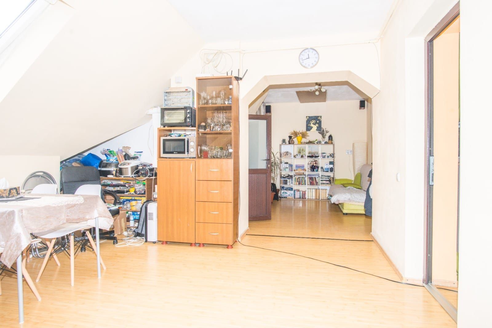 15 Noiembrie, apartament la mansardă - Poză 11