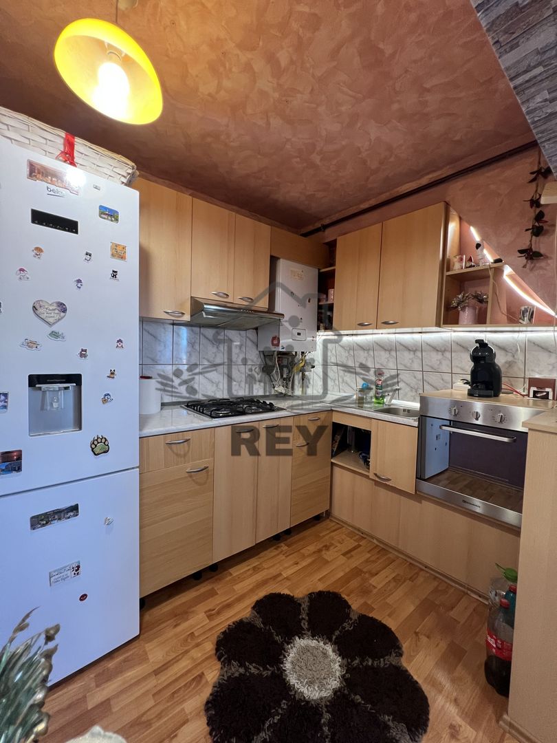 De vanzare- Apartament 3 camere str Luptei - Poză 2