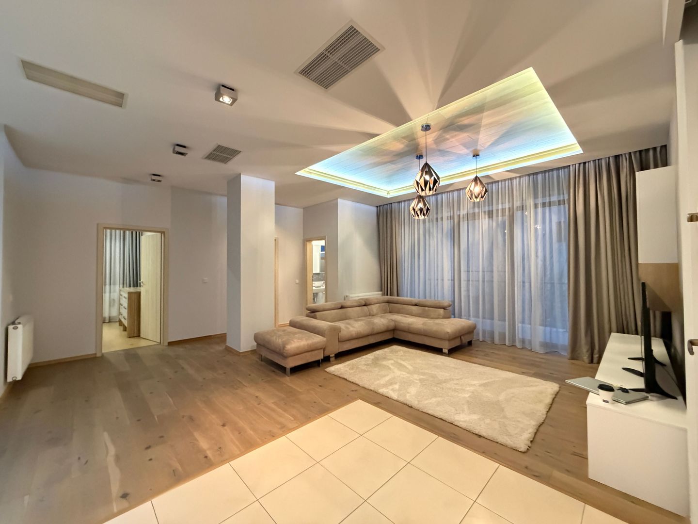 Cel mai frumos apartament, disponibil din August - Poză 1