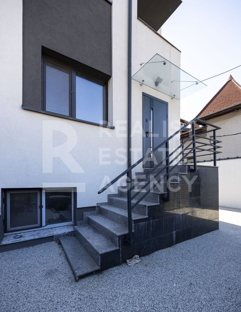 Chirie, casă, 8 camere, zona 1 Mai, București - Poză 2