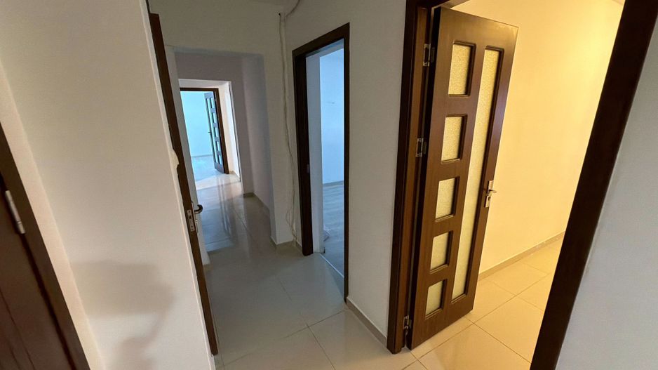 Apartament cu 3 camere decomandat 72 M² cu balcon și pivniță - Poză 8