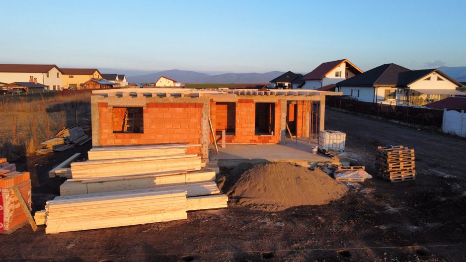 Casă pe parter de vânzare în cartierul Izvor - Poză 2