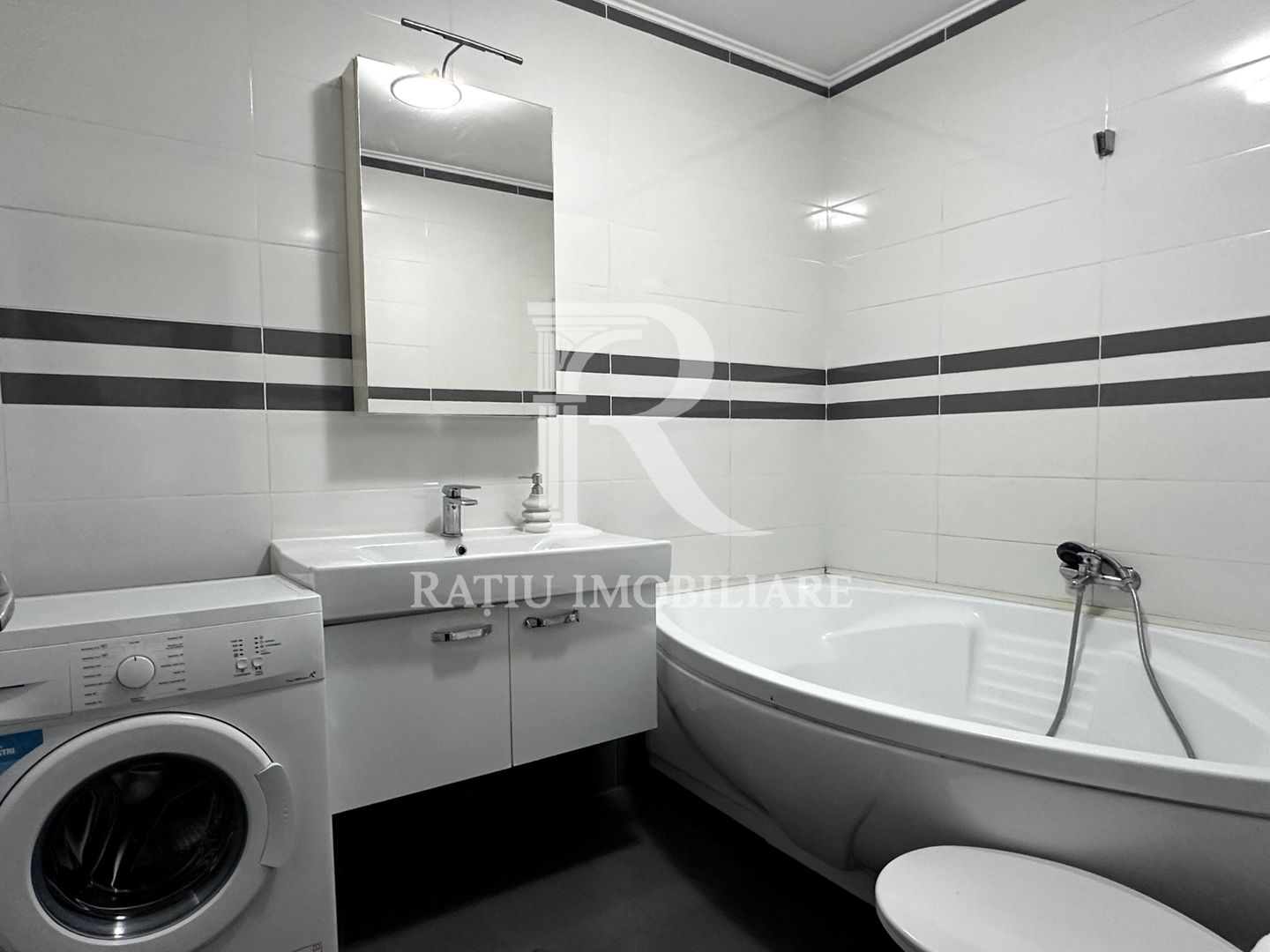 Apartament cu 3 camere | Nufărul Plaza | Vedere panoramică | Oradea - Poză 12