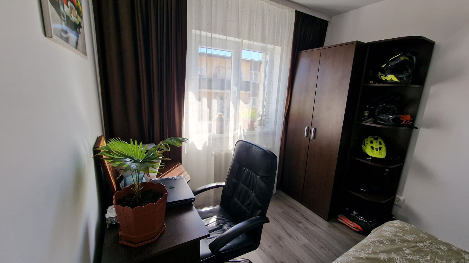 Apartament 3 camere , 2 băi 2 balcoane, Etaj 2, Cartier Turnisor - Poză 5