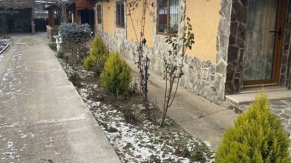 Casă de vânzare în comuna Costache Negri - Poză 3