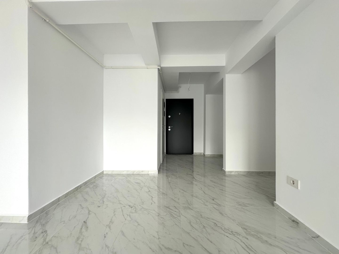 Apartament 3 camere, nemobilat | Parcare  + boxă - Poză 3