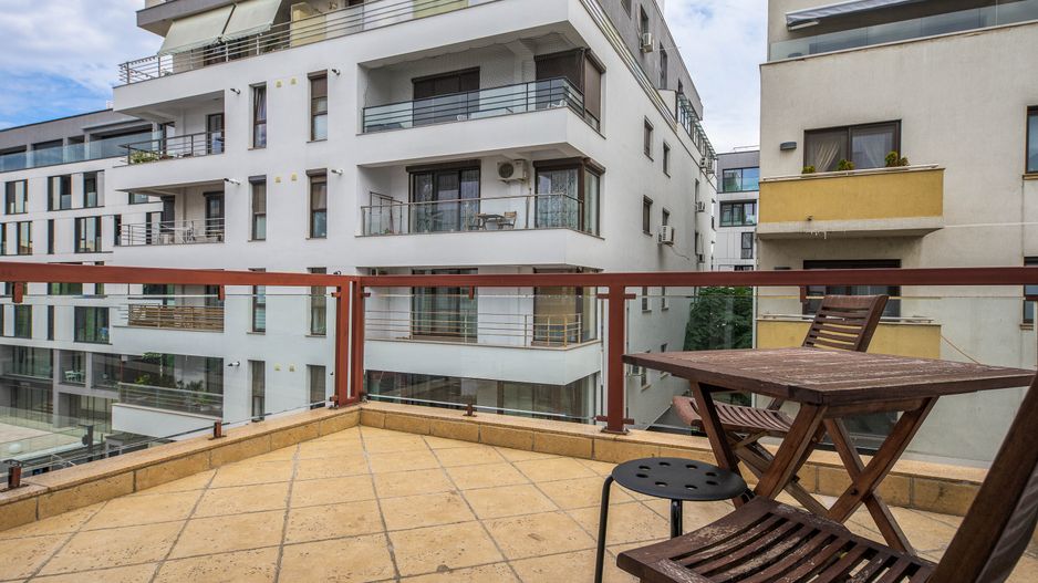 4 camere| semineu| piscina interioara | sauna | sala de sport| parcare - Poză 32
