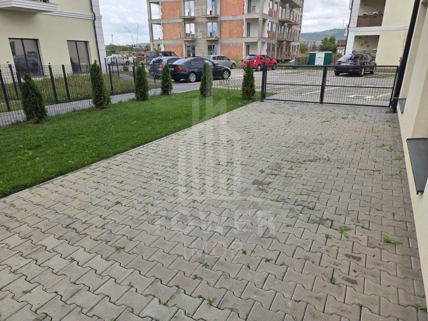 Spațiu de birou cu terasa de 80 mp de vânzare în Șelimbăr . - Poză 1