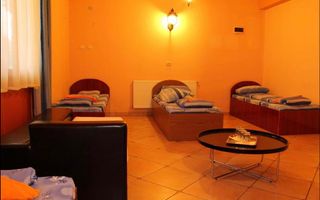 Casa single P+ E , in cartierul Strand - pretabila pentru pensiune sau locuinta - Poză 2