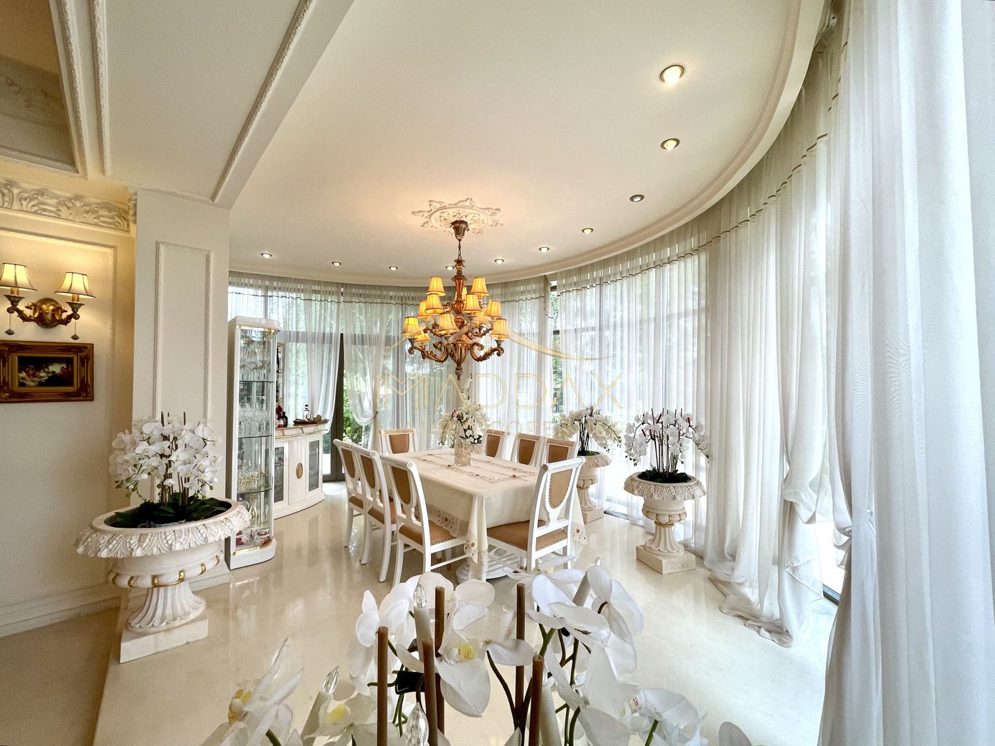 Impressive Villa *1500 SQM usable* 2613 SQM land / Open to the lake - Poză 9