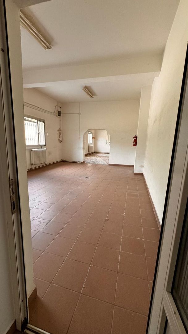 Complex de clădiri administrative – Livada, 310.000 E. Comision 0. - Poză 12